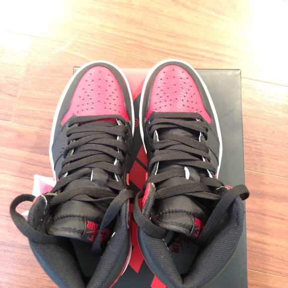 Air Jordan Banned 1s - Picture 3 of 5